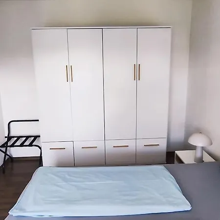 In Ruhiger Lage, 2 Zimmer, 64 Qm * ギュンツブルク