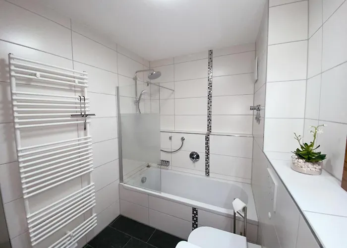 In Ruhiger Lage, 2 Zimmer, 64 Qm *