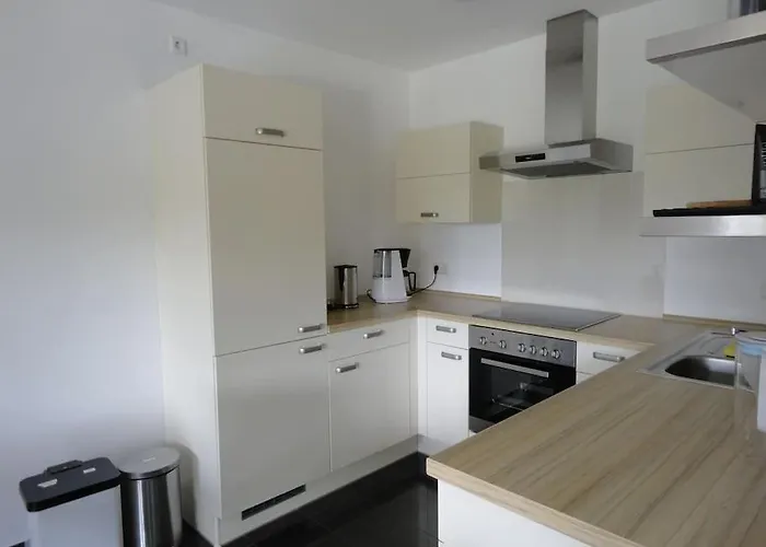 In Ruhiger Lage, 2 Zimmer, 64 Qm *