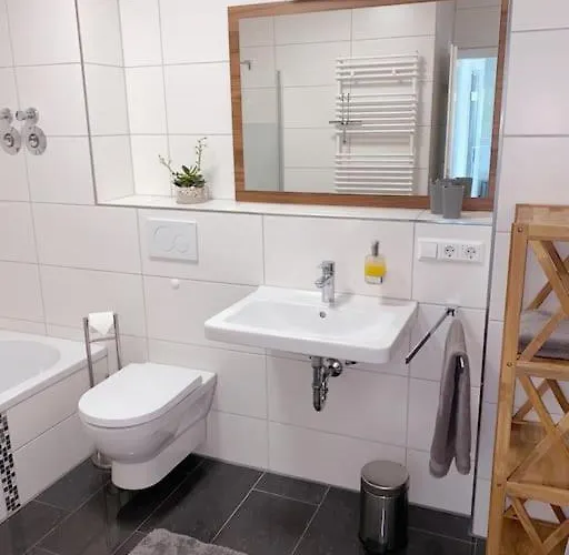 In Ruhiger Lage, 2 Zimmer, 64 Qm شقة غنزبرغ