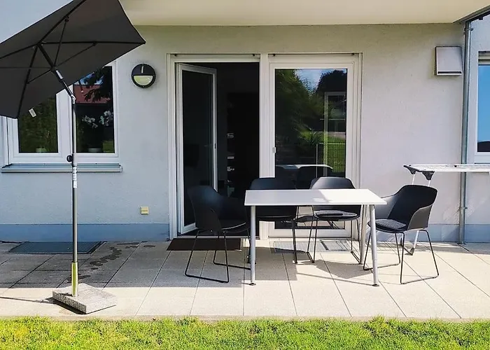 شقة In Ruhiger Lage, 2 Zimmer, 64 Qm *