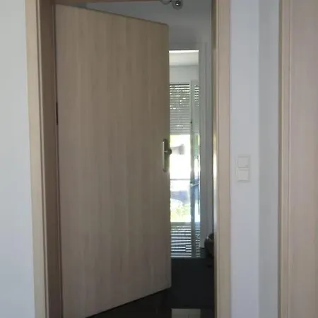 In Ruhiger Lage, 2 Zimmer, 64 Qm Apartment Guenzburg