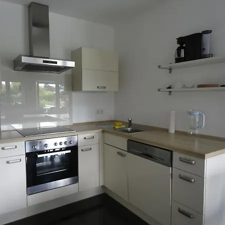 Apartment In Ruhiger Lage, 2 Zimmer, 64 Qm *