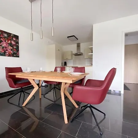 In Ruhiger Lage, 2 Zimmer, 64 Qm Apartment